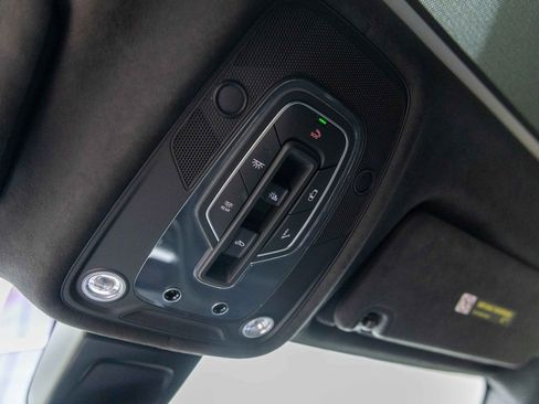 Used 2024 Bentley Bentayga AWD/4WD image 40