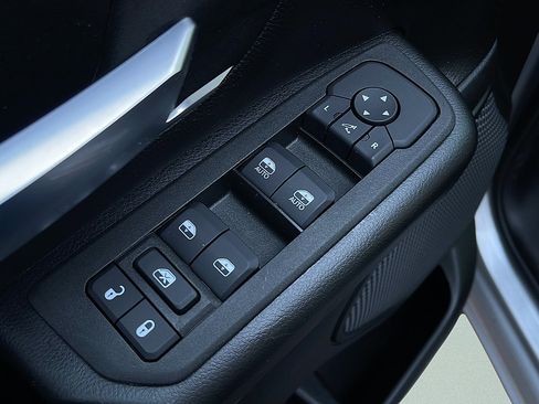 Used 2025 RAM 1500 Big Horn AWD/4WD image 24