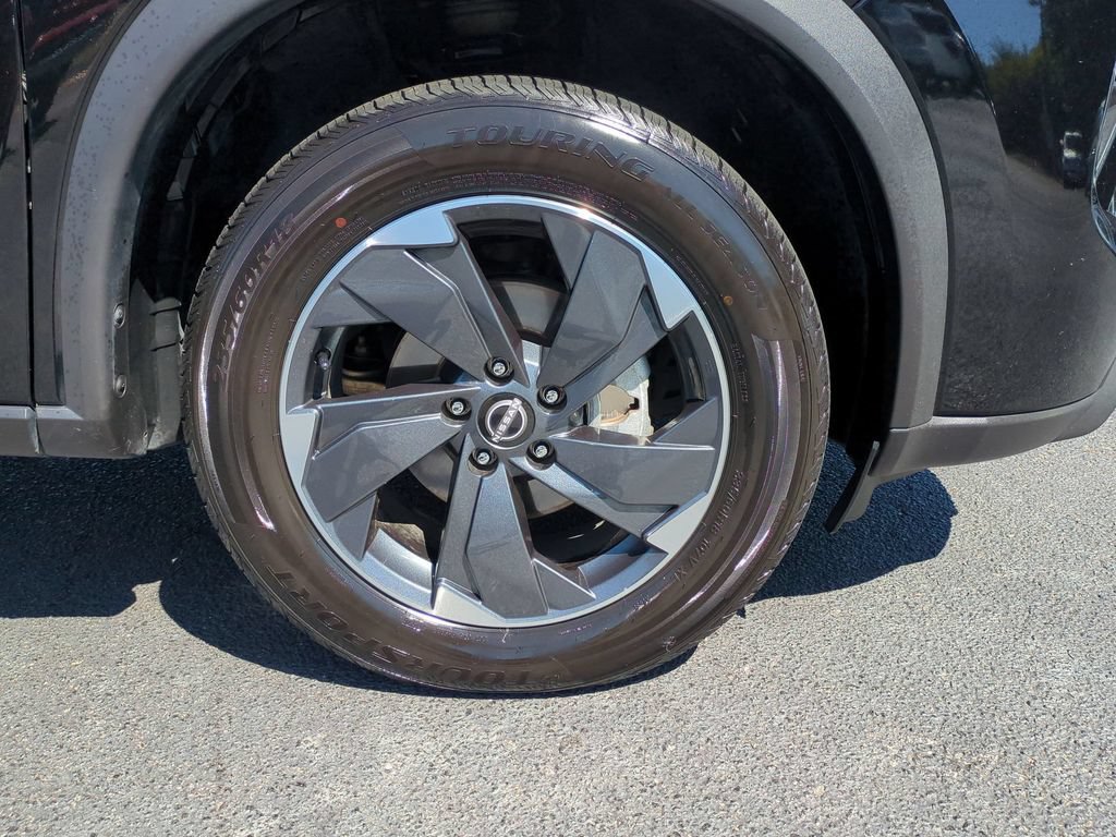Used 2025 Nissan Rogue SV AWD/4WD image 13