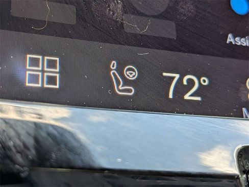 Certified 2023 Volvo XC60 B5 Ultimate w/ Climate Package image 24