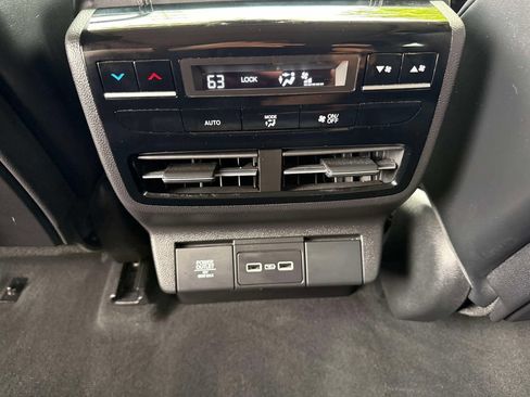 Used 2024 Acura MDX w/ Technology Package AWD/4WD image 13