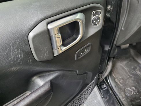 Used 2018 Jeep Wrangler Unlimited Sport S image 27