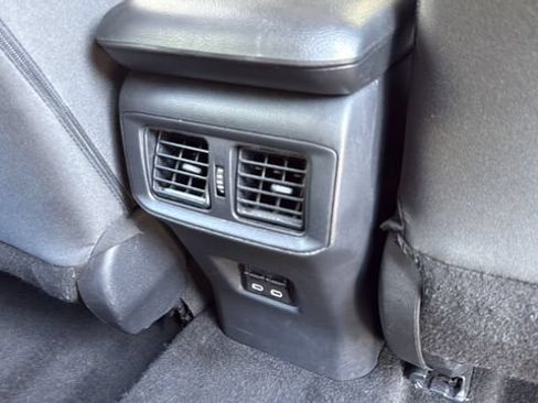 Used 2025 Toyota RAV4 XLE FWD image 28