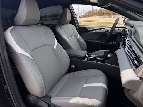 Used 2025 Toyota Camry SE image 29