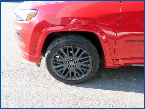 Certified 2022 Jeep Compass Limited w/ (RED) Package image 4