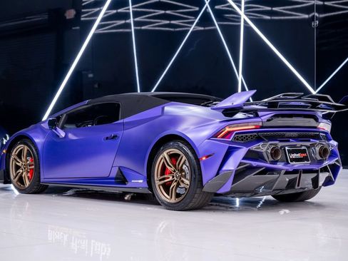 Used 2021 Lamborghini Huracan EVO RWD image 24