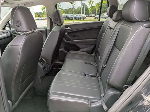 Certified 2024 Volkswagen Tiguan SE w/ Panoramic Sunroof Package FWD image 16