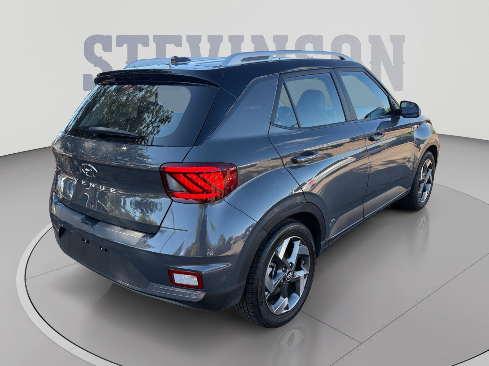 Used 2024 Hyundai Venue Limited FWD image 5