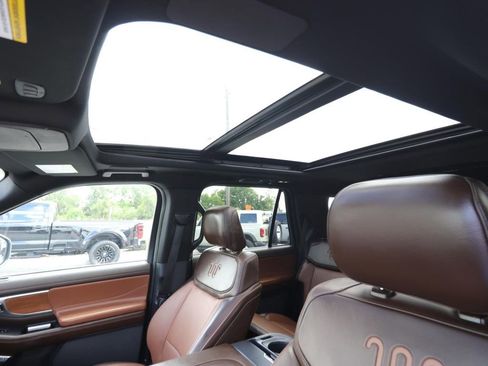 Used 2025 Ford Expedition King Ranch image 4