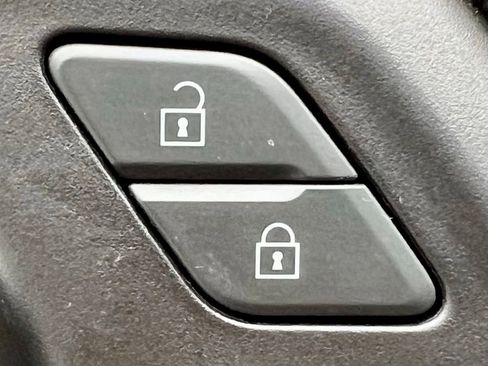 Used 2020 Chevrolet Silverado 1500 Custom w/ Custom Value Package image 26