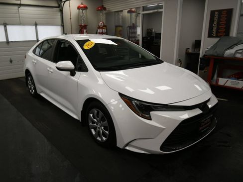 Used 2023 Toyota Corolla LE FWD image 2