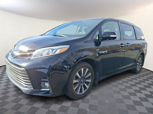 Certified 2020 Toyota Sienna Limited image 3