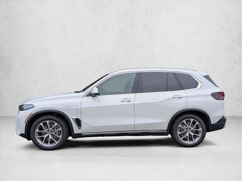 New 2026 BMW X5 xDrive50e w/ Premium Package image 9