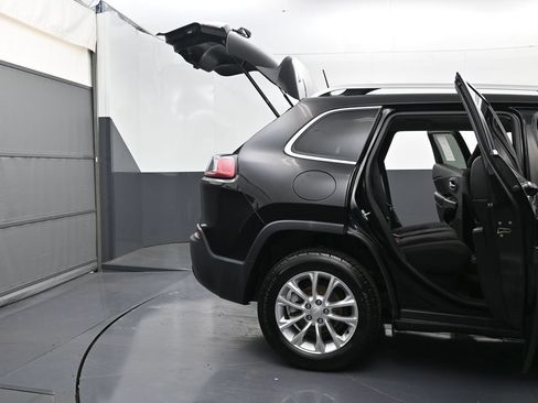 Used 2019 Jeep Cherokee Latitude w/ Popular Appearance Group FWD image 10