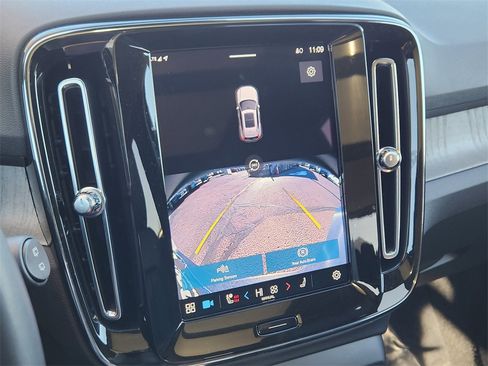 Used 2023 Volvo XC40 B5 Ultimate image 8