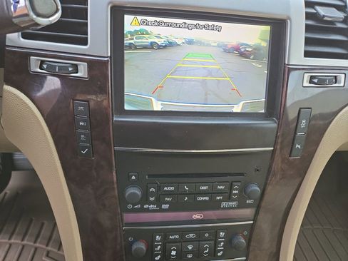 Used 2013 Cadillac Escalade EXT Premium image 19