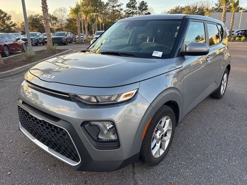 Certified 2022 Kia Soul LX w/ Technology Package image 1