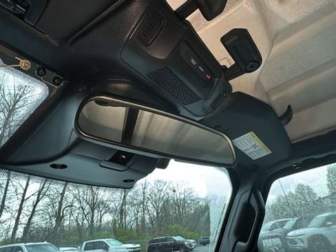 Used 2025 Jeep Wrangler Unlimited Sahara image 27