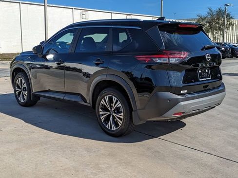 Used 2023 Nissan Rogue SV w/ SV Premium B Package image 8