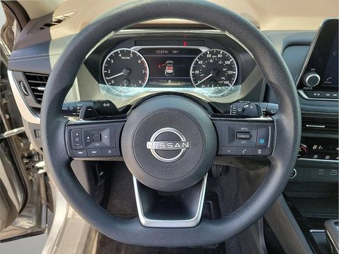 Used 2023 Nissan Rogue SV FWD image 16