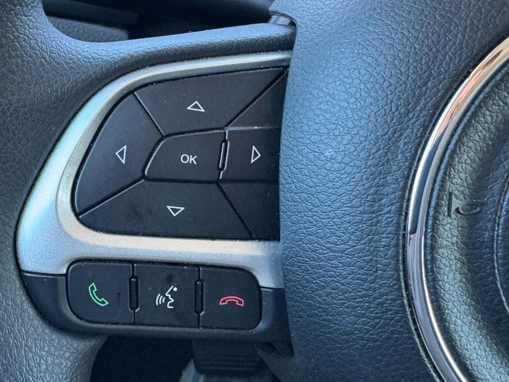 Used 2023 Jeep Renegade Latitude AWD/4WD image 19