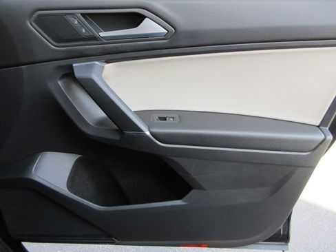Used 2020 Volkswagen Tiguan SE R-Line AWD/4WD image 25