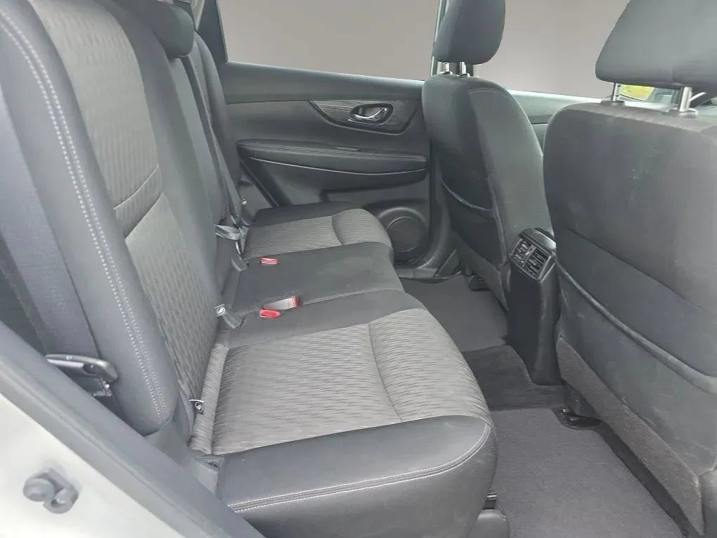 Used 2019 Nissan Rogue SV w/ Premium Package AWD/4WD image 13