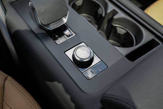 New 2026 Land Rover Discovery Limited Edition AWD/4WD image 35