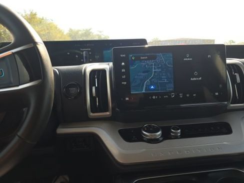 Used 2025 Ford Expedition Active RWD image 15