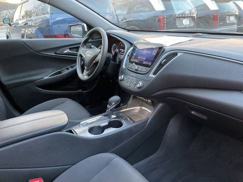 Used 2025 Chevrolet Malibu LT image 13