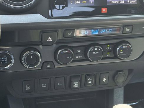 Used 2019 Toyota Tacoma TRD Pro AWD/4WD image 16