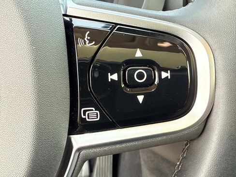 Certified 2025 Volvo XC60 B5 Plus w/ Climate Package image 28