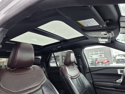 Used 2020 Ford Explorer Platinum w/ Premium Technology Package image 11