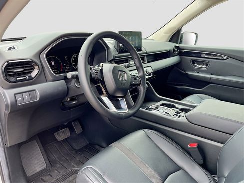 Used 2025 Honda Pilot EX-L image 9