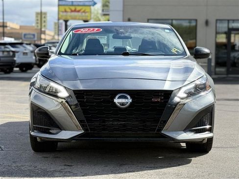 Used 2023 Nissan Altima 2.5 SR image 2