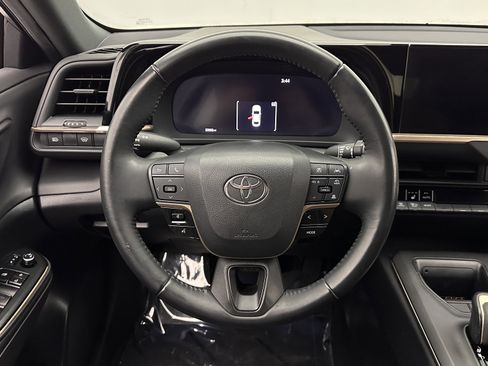 Used 2023 Toyota Crown XLE image 25