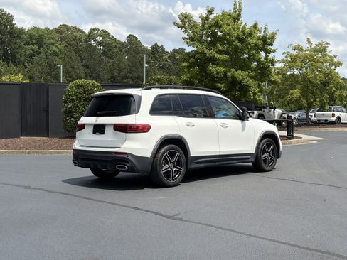 Used 2020 Mercedes-Benz GLB 250 4MATIC image 3