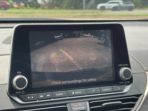 Used 2025 Nissan Altima 2.5 SV FWD image 16