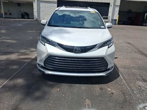 Used 2026 Toyota Sienna Limited AWD/4WD image 10