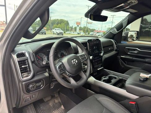 Used 2025 RAM 1500 Big Horn AWD/4WD image 4