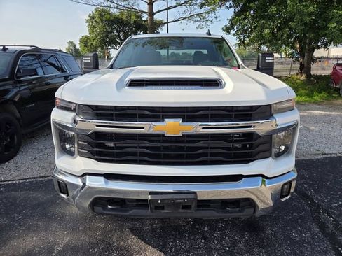 Used 2025 Chevrolet Silverado 2500 LT w/ Convenience Package AWD/4WD image 2