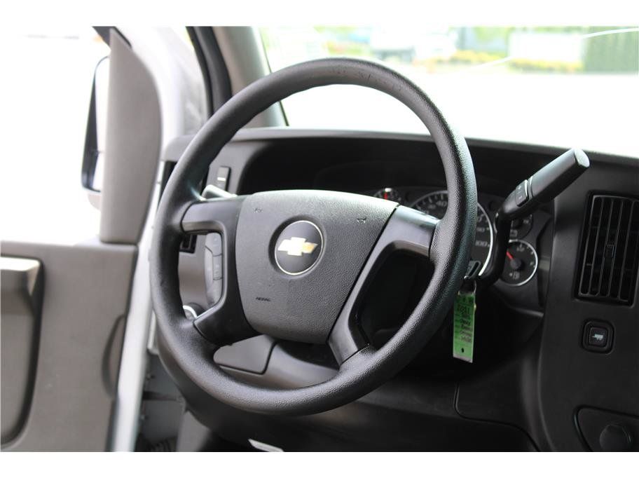 Used 2015 Chevrolet Express 3500 RWD image 13