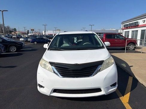 Used 2013 Toyota Sienna LE w/ Towing Pkg FWD image 7