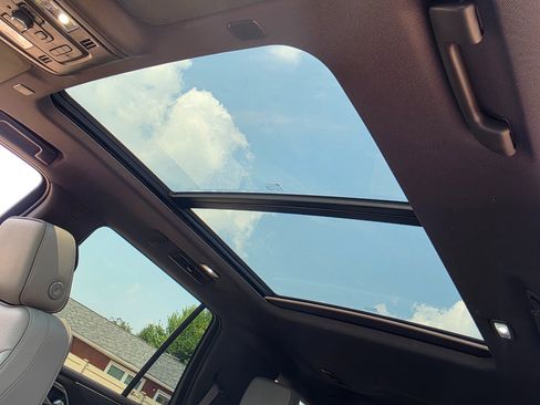 Used 2022 GMC Yukon SLT image 3