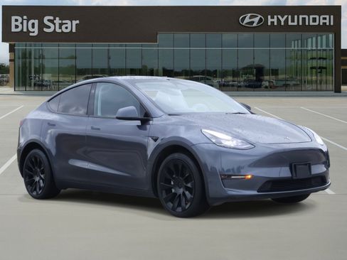 Used 2023 Tesla Model Y Long Range image 6