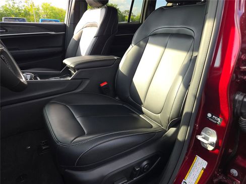 New 2025 Jeep Grand Cherokee Limited image 28