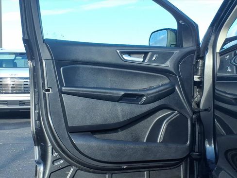 Used 2020 Ford Edge SE image 20