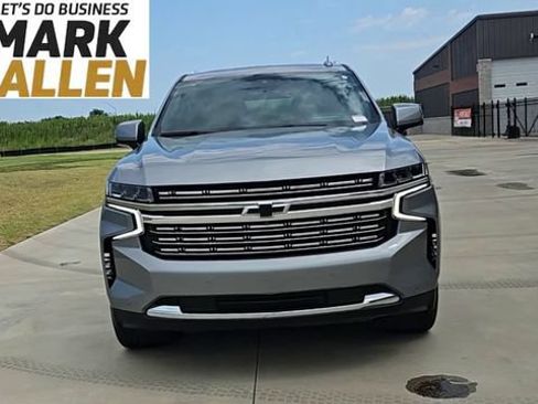 Used 2023 Chevrolet Suburban Premier w/ Premium Package 2 AWD/4WD image 3