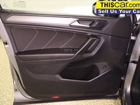 Used 2024 Volkswagen Tiguan SE image 33