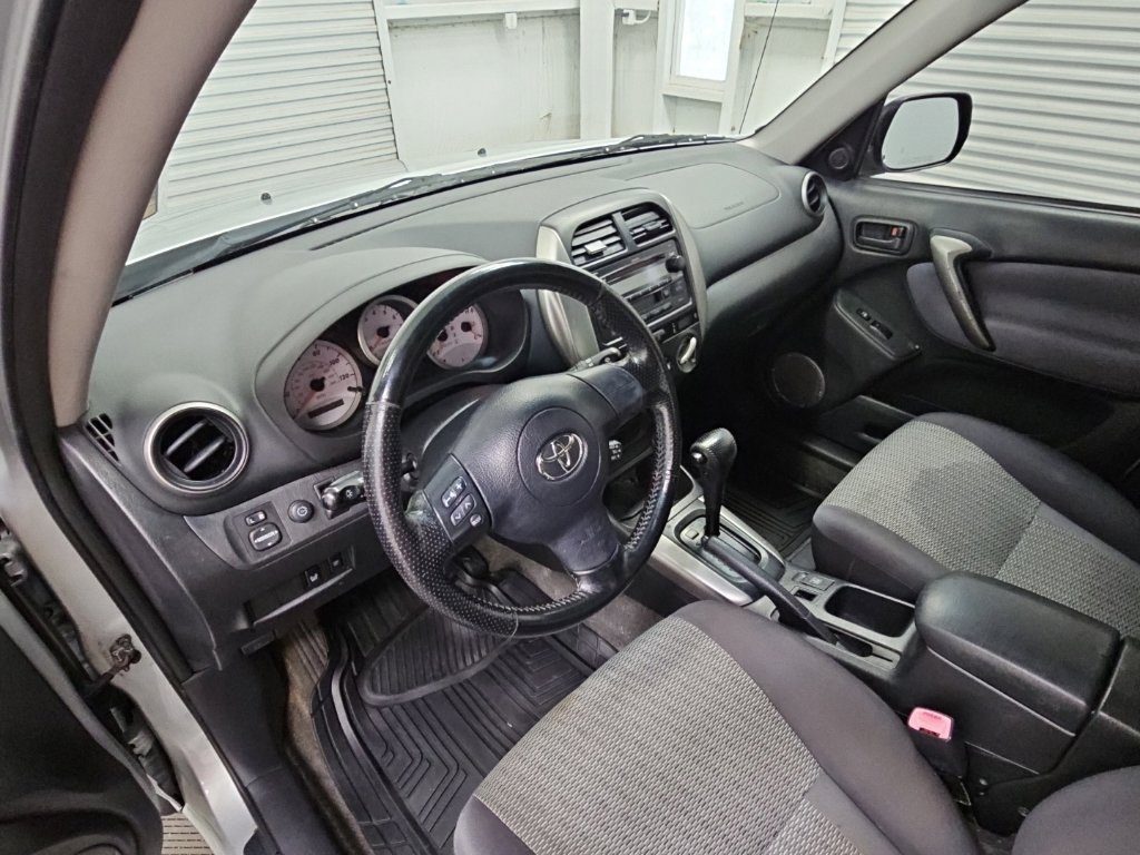 Used 2005 Toyota RAV4 2WD w/ "L" Pkg image 13